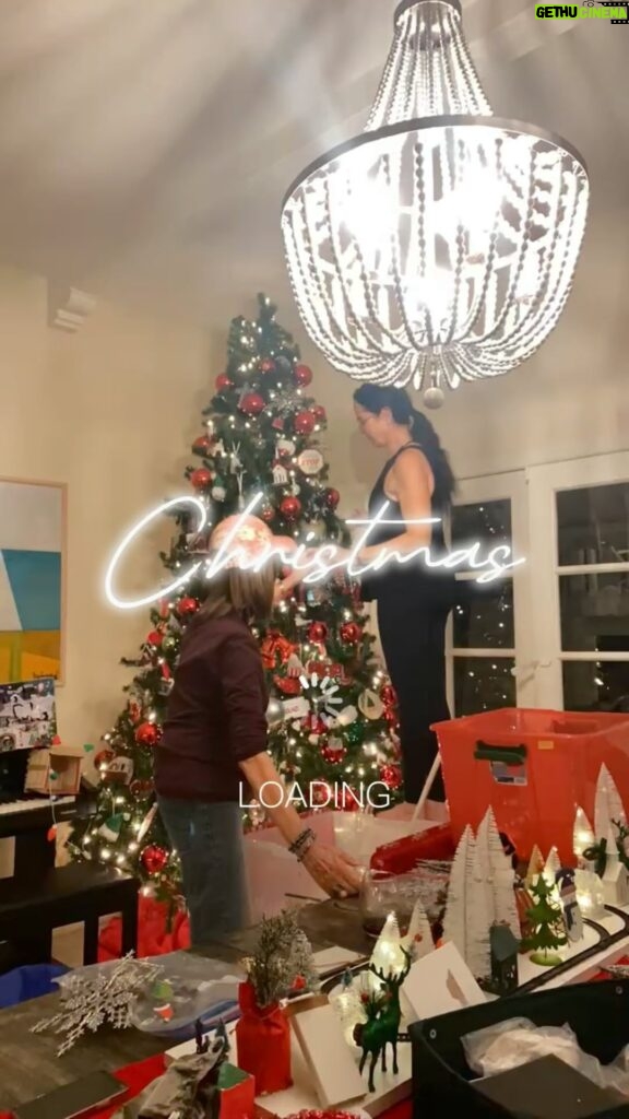 Nicole Stuart Instagram - #friday ~ Feeling incredibly grateful and filled with joy this holiday season. 🎄🎅🏼🧑‍🎄It’s been a time of reflection and appreciation for all the blessings in my life. From the warmth of family and friends to the simple joys of each day, I’m soaking in every moment with a heart full of gratitude. Wishing everyone a season of love, laughter, and cherished memories. Let’s carry the spirit of gratitude with us into the new year. 🎄❤️ #GratefulHeart #HolidayCheer #BlessedAndGrateful