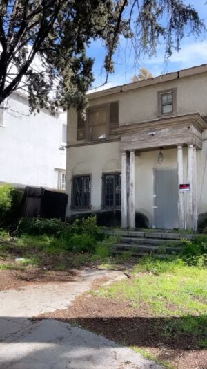 Nicole Stuart Instagram - Happy March 1st!!! This is where I lived for 18 years when I first moved to Los Angeles.  I moved into this house in 1995/96 maybe?! The owner bought it as a tear down and clearly never did… and it was in slightly better condition when I first moved into it but it didn’t have a heater or much anything else. I fixed it up and made it a place that was my home for a long time.  I was driving by today and had the time to pull over and just look at it and really take in how far I’ve come from those days when I lived here, when I first moved to Los Angeles and how much I’ve grown into the person I am today.  I had a dream and remembered what I wanted to create in my life and have never steered away from that.  So for anyone who thinks they can’t do it I’m here to say YES you can.  It may mot be easy you but you can do hard things and keep your dreams alive and hold onto them cause they are yours and no one can take them away from you. ⁣
.⁣
.⁣
.⁣
.⁣
.⁣
#doyourbest #empowerment #mindset #mondaymotivation #motivation #motivationalmonday #motivationalquote #motivationalquotesoftheday #motivationalspeaker #motivationalspeech #motivationmonday #motivationnation #motivationoftheday #motivationquote #motivationquotes #motivations #motivation💯 #positive #positivity #quotation #successquotes #understanding #uplift #uplifting #upliftingquote #upliftingquotes #upliftingwomen #upliftingwords #wisdom #womenempowerment