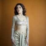 Nidhi Shah Instagram - The art of eye contact ✨ . . Captured by - @bharat_rawail Styled by - @stylistshikhar Make up - @shrishtishettyy Jwrly - @anantayabymani