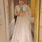 Niharica Raizada Instagram - Designer @aynaaworld Stylist @banthia.kapil Location Chandigarh Makeup @reet.sharma11 Hair @just_joggi Awardee @official_niharica_raizada