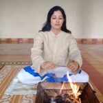 Niharica Raizada Instagram - Day 3 Havan Day at @abhyasschoolofyoga ॐ अग्निमीळे पुरोहितं यज्ञस्य देवं ऋत्विजम्। होतारं रत्नधातमम्॥ Transliteration: oṃ agnimīḻe purohitaṃ yajñasya devaṃ ṛtvijam। hotāraṃ ratnadhātamam॥ O Agni, you are the invoker, the purohita (priest) of the sacrifice, the divine, the ministrant priest, the bestower of treasures. ॐ भूर्भुवः स्वः। तत्सवितुर्वरेण्यं। भर्गो देवस्य धीमहि। धियो यो नः प्रचोदयात्॥ oṃ bhūrbhuvaḥ svaḥ। tatsaviturvareṇyaṃ। bhargo devasya dhīmahi। dhiyo yo naḥ pracodayāt॥ We meditate on the adorable glory of the radiant sun; may he inspire our intelligence. #NiharicaRaizada