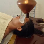 Niharica Raizada Instagram - Shirodhara is a form of Ayurvedic therapy that involves gently pouring liquids over the forehead, particularly the area between the eyebrows. The word "shiro" means head, and "dhara" means flow. This therapeutic technique has been practiced in India for thousands of years and is believed to have numerous health benefits. The aim of shirodhara is to induce a profound state of relaxation and calm the mind. It is thought to have a balancing effect on the body and mind, promoting a sense of well-being and harmony. The therapy may also be used to address certain health concerns such as stress, anxiety, insomnia, headaches, and certain neurological disorders. The therapeutic effects of shirodhara are believed to be related to its ability to pacify the doshas, which are the fundamental energies that govern physiological and psychological functions in the body according to Ayurvedic philosophy. By bringing the doshas into balance, shirodhara is thought to support overall health and promote a sense of inner peace. 1.01.24 At @abhyasschoolofyoga