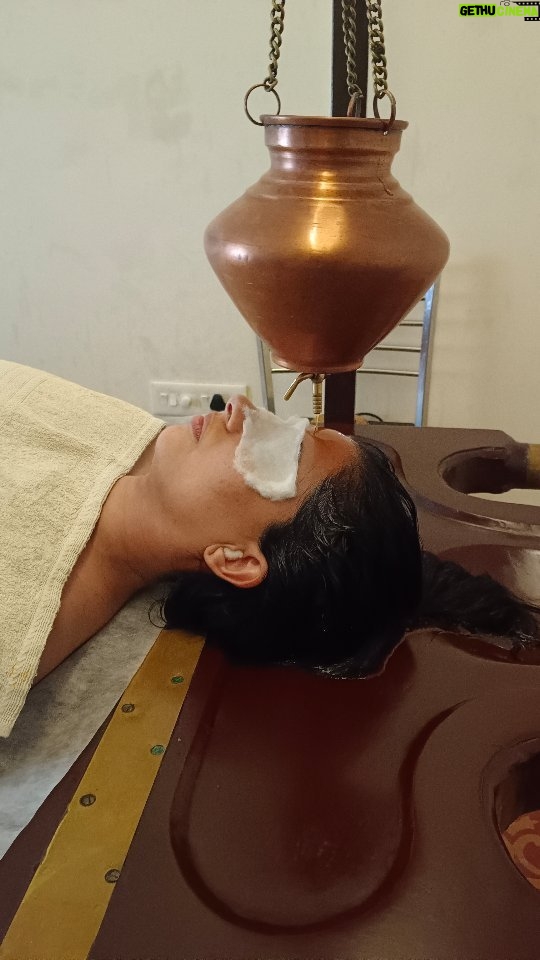 Niharica Raizada Instagram - Shirodhara is a form of Ayurvedic therapy that involves gently pouring liquids over the forehead, particularly the area between the eyebrows. The word "shiro" means head, and "dhara" means flow. This therapeutic technique has been practiced in India for thousands of years and is believed to have numerous health benefits. The aim of shirodhara is to induce a profound state of relaxation and calm the mind. It is thought to have a balancing effect on the body and mind, promoting a sense of well-being and harmony. The therapy may also be used to address certain health concerns such as stress, anxiety, insomnia, headaches, and certain neurological disorders. The therapeutic effects of shirodhara are believed to be related to its ability to pacify the doshas, which are the fundamental energies that govern physiological and psychological functions in the body according to Ayurvedic philosophy. By bringing the doshas into balance, shirodhara is thought to support overall health and promote a sense of inner peace. 1.01.24 At @abhyasschoolofyoga