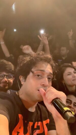 Nikhil D'Souza Instagram - Back on stage with a bang! Been too long since we played a college fest and what a night we had @spjimr.ojas You guys sang along to every song including the indie ones ;)
Tag your friends in the comments if you guys were there.