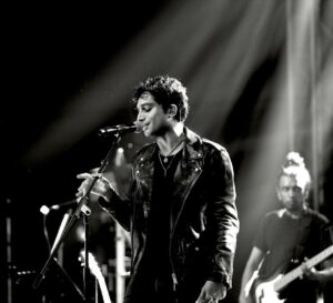 Nikhil D'Souza Instagram - What a night, Surat. My first gig there and it was ❤️. 

Thanks @jk__entertainerz @sky.nightz for putting it all together and getting this wonderful crowd out on a Tuesday night! 

Photos by @kelix.in @__.pavitra_0369 @_the_snappy_studio_ @kevin29__ @ashish_das_5380 @mr._.jenu