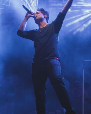 Nikhil D'Souza Instagram - Throwback to this moment @revelsmit Manipal 2 weeks ago. Whoever thought the main event would turn out to be a rain soaked 20 min acapella concert! 
I’ll remember this, and you guys, and I hope you do too. 🍻 

Photos: MIT Revels Photography Club
