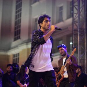 Nikhil D'Souza Instagram - @royalglobaluniversity you guys sang along to the indie songs as much as the bolly ones. We had an incredible night and hope you did too ;) 

📸 @the_stalwart._ @hussain___kamran