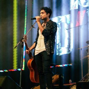 Nikhil D'Souza Instagram - @royalglobaluniversity you guys sang along to the indie songs as much as the bolly ones. We had an incredible night and hope you did too ;) 

📸 @the_stalwart._ @hussain___kamran