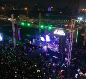 Nikhil D'Souza Instagram - What a night, Surat. My first gig there and it was ❤️. 

Thanks @jk__entertainerz @sky.nightz for putting it all together and getting this wonderful crowd out on a Tuesday night! 

Photos by @kelix.in @__.pavitra_0369 @_the_snappy_studio_ @kevin29__ @ashish_das_5380 @mr._.jenu