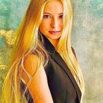 Nikita Dzhigurda Instagram - Моё посвящение дочери. Но, став ещё мудрей, сегодня я нянчу сущность волшебства. Листва и ствол - родня, но поднят на днях вопрос их естества. И ни братва, ни дна творенья без вдохновенья не решат: чей взгляд проник без позволенья в коренья, в ствол, в листву, чей взгляд глядит с икон, картин и фресок, и есть ли прок от взглядов тех? Грех - это лишь любви довесок, где сок небес пьянит не всех. Ведь не успех и не признанье, не званье и не злата звон трон счастья дарят и нырянье в нирвану, где царит закон, в котором волшебством и чудом дом истины открылся нам - храм милосердья, где иудам не надо вешаться, ведь там богам ни жертвоприношенья, ни яд отмщенья не нужны. Важны лишь опыт и уменье любить, прощать и видеть сны листвы, что со стволом едина, и в том доктрина естества: творить миры в любви - безвинно... и нянчить сущность волшебства. Спасибо Денису #denisred @blackstudio.photoday @blackstudio.info за классные фото.👍 #эвавладакрист #донбасс💪 #победа #маринаанисина #олимпийскаячемпионка #богиняанис @marinanisina #донецк❤️ #комполка #сид #комполка #сид #комбат #лётчик #юрьич @tarzan___official #шаман #shaman #CBO @pantovanatali # @volochkova_arty @shalyapin_official @pashaev.elman @olga_khayrullova @top_best_russia @mck_dessin @mikhail_grebenshchikov @lozayury @alibasov_nana @ivan_kuzminov_ @elena_galitsyna_ @milenadeynega @sashashpakofficial @i.am.isa.m alex_foto_2020 @sergeydzhigurda @levan_todua @vlad_gunbin @otar.kushanashvili @evgenbordo @kseniya_shkoda @dr.mussurov @skripka.msk @detochka.1973 #михаилигнатов @kadetmusic @anton1177 @voronovlawyer