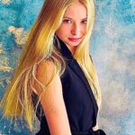 Nikita Dzhigurda Instagram - Моё посвящение дочери. Но, став ещё мудрей, сегодня я нянчу сущность волшебства. Листва и ствол - родня, но поднят на днях вопрос их естества. И ни братва, ни дна творенья без вдохновенья не решат: чей взгляд проник без позволенья в коренья, в ствол, в листву, чей взгляд глядит с икон, картин и фресок, и есть ли прок от взглядов тех? Грех - это лишь любви довесок, где сок небес пьянит не всех. Ведь не успех и не признанье, не званье и не злата звон трон счастья дарят и нырянье в нирвану, где царит закон, в котором волшебством и чудом дом истины открылся нам - храм милосердья, где иудам не надо вешаться, ведь там богам ни жертвоприношенья, ни яд отмщенья не нужны. Важны лишь опыт и уменье любить, прощать и видеть сны листвы, что со стволом едина, и в том доктрина естества: творить миры в любви - безвинно... и нянчить сущность волшебства. Спасибо Денису #denisred @blackstudio.photoday @blackstudio.info за классные фото.👍 #эвавладакрист #донбасс💪 #победа #маринаанисина #олимпийскаячемпионка #богиняанис @marinanisina #донецк❤️ #комполка #сид #комполка #сид #комбат #лётчик #юрьич @tarzan___official #шаман #shaman #CBO @pantovanatali # @volochkova_arty @shalyapin_official @pashaev.elman @olga_khayrullova @top_best_russia @mck_dessin @mikhail_grebenshchikov @lozayury @alibasov_nana @ivan_kuzminov_ @elena_galitsyna_ @milenadeynega @sashashpakofficial @i.am.isa.m alex_foto_2020 @sergeydzhigurda @levan_todua @vlad_gunbin @otar.kushanashvili @evgenbordo @kseniya_shkoda @dr.mussurov @skripka.msk @detochka.1973 #михаилигнатов @kadetmusic @anton1177 @voronovlawyer