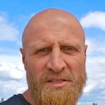 Nikita Dzhigurda Instagram - На Николаевском кладбище ЧВК «Вагнер» под Самарой сносят могилы наёмников, - после сообщения о гибели героев России Евгения Пригожина и Дмитрия Уткина. На видео обелиск, который открывался Евгением Пригожиным в Николаевке. За ним раньше было множество могил бойцов ЧВК "Вагнера", погибших в зоне СВО по приказу Родины. По сети гуляет этот ролик, на котором прибывший к обелиску блогер @serzhmorzh Sergei Trifonov возмущается действиям тех, кто сравнял с землей могилы и убрал кресты: "Там были могилы, всё снесено. Вы что творите? Люди гибли за Россию. Вы с землёй сравняли их могилы. Ни бога, ничего не боитесь», - эмоционально обратился к властям мужчина. Он показал сложенные штабелями деревянные кресты и венки, снятые с захоронений. СМИ сообщают, что на месте снесенных могил хотят поставить общий мемориал, отдельные захоронения на котором будут обозначены пирамидками. Однако местным властям об этом ничего не известно. Так, в администрации муниципального района Волжский Самарской области изданию «Подьём» заявили, что кладбище находится на частной территории, так что власти к этому отношения не имеют. Как ВАМ такой расклад?🔳 #чвквагнер #вагнер #евгенийпригожин #дмитрийуткин #донбасс💪 #донецк❤️ #комполка #сид #комбат #лётчик #юрьич @marinanisina @tarzan___official #шаман #shaman #CBO @pantovanatali # @volochkova_arty @shalyapin_official @pashaev.elman @olga_khayrullova @top_best_russia @mck_dessin @mikhail_grebenshchikov @lozayury @alibasov_nana @ivan_kuzminov_ @elena_galitsyna_ @milenadeynega @ilamin_official @sashashpakofficial @i.am.isa.m alex_foto_2020 @sergeydzhigurda @levan_todua @vlad_gunbin @otar.kushanashvili @evgenbordo @kseniya_shkoda @dr.mussurov @skripka.msk @detochka.1973 #михаилигнатов @kadetmusic @anton1177 @voronovlawyer @evgenyi_shahrai