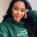 Nikita Uggla Instagram - För internationella flickdagen har @monki tillsammans med @planinternational designat en limited edition kollektion för att väcka dialog om jämställdhet. 20% av intäkterna går till Plan Internationals #GirlsGetEqual kampanj som kämpar för att tjejer världen runt ska få sina röster hörda och själva få bestämma över sina liv och sin framtid Jag kan själv tycka att det är sjukt svårt att hitta vem man är i olika sammanhang. Det jag dock försöker tänka på då är att jag inte ska behöva kompromissa med mina åsikter och värderingar för att passa in eller känna mig bekväm. Vilket bara det kan vara lättare sagt än gjort men jag tror ändå att om man manifesterar det och blir påmind om det kan man kan komma en bra bit. ♥️♥️