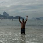 Nikolas Antunes Instagram - Primeiro mergulho do segundo dia do meu ano OBRIGADO ❤️