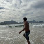 Nikolas Antunes Instagram - Primeiro mergulho do segundo dia do meu ano OBRIGADO ❤️