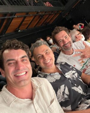 Nikolas Antunes Instagram - Nós fomos @espetaculooespectador @teatropoeira @fariasre @siegrafa