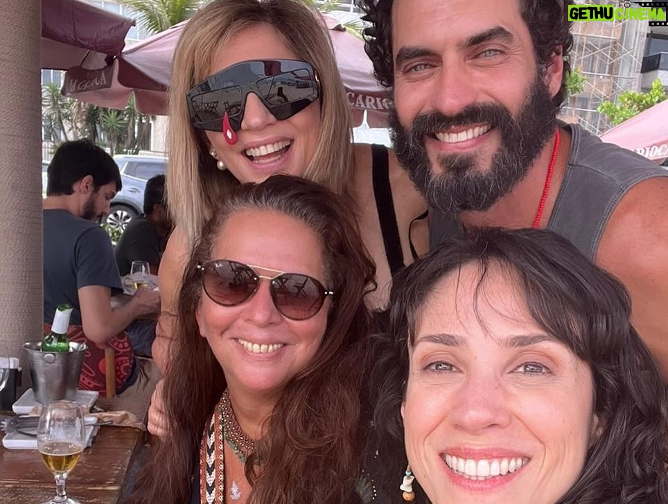 Nikolas Antunes Instagram - Olhar Indiscreto crew com a nossa autora visitando o Brasil @marcelacitterio ⚡️🍀