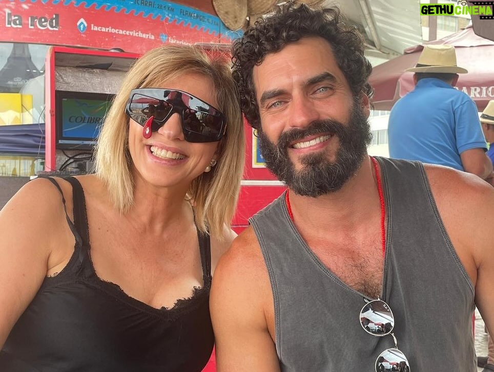Nikolas Antunes Instagram - Olhar Indiscreto crew com a nossa autora visitando o Brasil @marcelacitterio ⚡️🍀