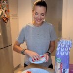 Nikoletta Ralli Instagram - Ήρθε η ώρα για την οικογενειακή μας βόλτα και το Ψίχα Τοστ της εταιρείας Καραμολέγκος αποτελεί για εμάς το καλύτερο κολατσιό! Φτιάχνουμε το αγαπημένο μας τοστάκι έχοντας τη σιγουριά και την ασφάλεια που μόνο το ψωμί της εταιρείας Καραμολέγκος προσφέρει, αφού φέρει την Clean Label πιστοποίηση. Τι σημαίνει αυτό; ✅ είναι φτιαγμένο από 100% φυσικά συστατικά ✅ είναι ζυμωμένο με τα πιο αγνά υλικά ✅ συντηρείται με φυσικές μεθόδους παραγωγής ✅ έχει 0% πρόσθετα. Μόνο το καλύτερο δηλαδή, όπως μας αξίζει! #cleanlabel #cleaneating #karamolegkos #backtoschool #breadlover #mommylife Athens, Greece