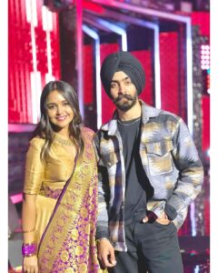 Nisha Ravikrishnan Instagram - Do watch our performance on @zeekannada SAREGAMAPA this Saturday-Sunday ♥️ It was an amazing experience performing with extremely talented @nisha_ravikrishnanoffl_ 😊✨ #zeekannada #srgmp #nisharavikrishnan #jaskaransingh #music #newyear Bangalore, India