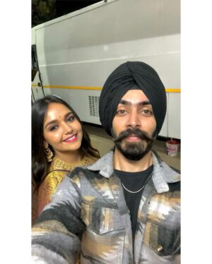 Nisha Ravikrishnan Instagram - Do watch our performance on @zeekannada SAREGAMAPA this Saturday-Sunday ♥️

It was an amazing experience performing with extremely talented @nisha_ravikrishnanoffl_ 😊✨

#zeekannada #srgmp #nisharavikrishnan #jaskaransingh #music #newyear