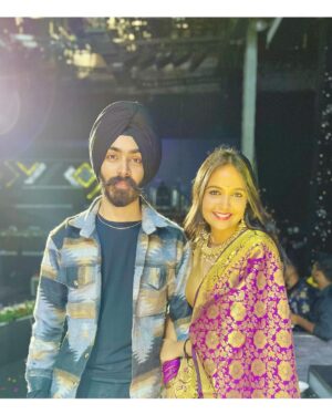 Nisha Ravikrishnan Instagram - Do watch our performance on @zeekannada SAREGAMAPA this Saturday-Sunday ♥️

It was an amazing experience performing with extremely talented @nisha_ravikrishnanoffl_ 😊✨

#zeekannada #srgmp #nisharavikrishnan #jaskaransingh #music #newyear