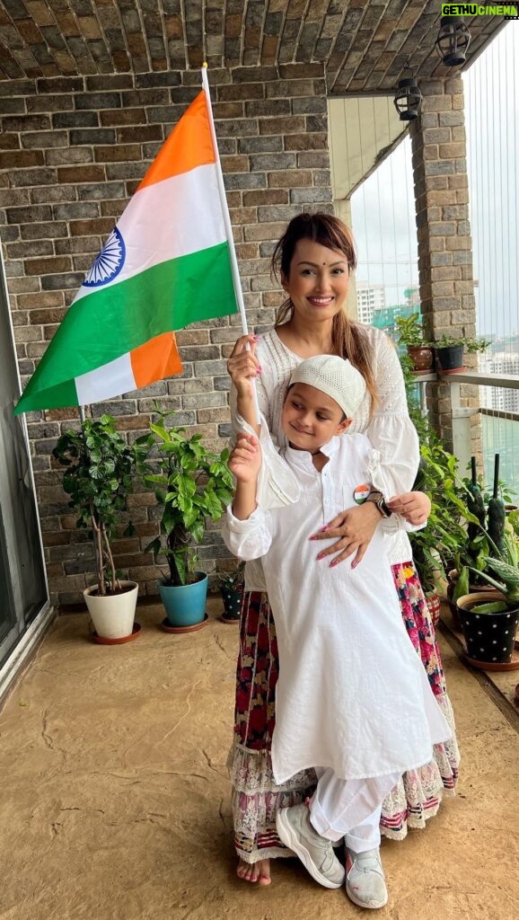 Nisha Rawal Instagram - 🇮🇳 True Independence to me is to be able to live to life I want. True Independence to me is to breathe freely without feeling insecure about my basics, my emotional, physical and financial freedom! A judgement-free, stigma-free, taboo-free world where everyone carries love in his heart ♥️ HAPPY INDEPENDENCE DAY