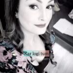 Nisha Rawal Instagram - ♥️ Kar logi tum Kabhi kabhi lagta hai na zindagi ki Iss daud mein bilkul kho gayi ho…akeli li ho gayi ho? Apne aap se poochti bhi hogi - kya ab yehi zindagi hai? Dari toh tum tab bhi thi na - jab pehli baar mumma ko gate par chhod kar school gayi thi? jab stage par pehli baar perform kiya tha? jab 10th class ka result aane wala tha? jab pehli baar uss ne tumhe chua tha? Bachpan mein jo sapne dekhe the, ki ek rajkumar aayega, ghode par sawar, aur phir humesha ek princess ki tarah khush rahogi… Phir kuch pal ke liye woh ehsaas hua bhi, kabhi college se first crush pe, kabhi warmala ke unn phoolon mein, apni mehendi mein chhupe use naam mein, apni haldi ki ceremony ki hansi mein, Pata hi nahi chala na ki khushi ke aansoo kab dukhi hokar behne lage… Yahan tak pahunch paogi, yeh bhi toh ek shak hi tha na tumhare mann mein Kar logi tum . . . #NishaRawalPoetry