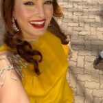 Nisha Rawal Instagram - ♥️ बस यूँ ही simple happy vibes! Do u feel my energy? What do u feel?