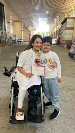 Nisha Rawal Instagram - ♥️
Today was indeed special!

It was a parent-child talent show at his school around the theme of health!

It was fun being on stage with my Littloo @kavishmehra 

The best day ever since I’ve had my accident & surgery!

I went to my make up room, got ready, wore make-up for the first time in 20 days!

Me & Kavish had prepared a health song called “The Sparkle Song”. 

Since I was mostly under heavy medication I couldn’t arrange or practice with props, so we decided to wear our best smiles and carry our energetic spirits along 😊

The centre-head, teachers and staff, and the happy parents were ever-so-courteous, warm and helpful in accommodating a wheelchair-mommy and for that I have #gratitude for such humbling experiences!

Another memory in our banks!

#PrivilegedToBeAParent
#MommyOnWheels
#TibialFracture
#PostOpRecovery
#Kidstagram
#KavishMehra
#5YearsAnd9MonthsOld

Pls do not repost 🚫