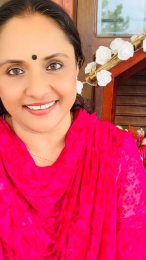 Nisha Sarangh Instagram - 𝑀𝑎𝑦 𝑦𝑜𝑢𝑟 ℎ𝑒𝑎𝑟𝑡 𝑏𝑒 𝑙𝑖𝑔ℎ𝑡, 𝑦𝑜𝑢𝑟 𝑐𝑒𝑙𝑒𝑏𝑟𝑎𝑡𝑖𝑜𝑛𝑠 𝑏𝑒 𝑗𝑜𝑦𝑓𝑢𝑙, 𝑎𝑛𝑑 𝑦𝑜𝑢𝑟 𝑡𝑖𝑚𝑒 𝑤𝑖𝑡ℎ 𝑙𝑜𝑣𝑒𝑑 𝑜𝑛𝑒𝑠 𝑏𝑒 𝑓𝑖𝑙𝑙𝑒𝑑 𝑤𝑖𝑡ℎ 𝑤𝑎𝑟𝑚𝑡ℎ 𝑎𝑛𝑑 𝑙𝑎𝑢𝑔ℎ𝑡𝑒𝑟. 𝑊𝑖𝑠ℎ𝑖𝑛𝑔 𝑦𝑜𝑢 𝑎 ℎ𝑜𝑙𝑖𝑑𝑎𝑦 𝑠𝑒𝑎𝑠𝑜𝑛 𝑓𝑢𝑙𝑙 𝑜𝑓 𝑙𝑜𝑣𝑒, 𝑝𝑒𝑎𝑐𝑒, 𝑎𝑛𝑑 ℎ𝑎𝑝𝑝𝑖𝑛𝑒𝑠𝑠. 𝑀𝑎𝑦 𝑡ℎ𝑒 𝑠𝑝𝑖𝑟𝑖𝑡 𝑜𝑓 𝐶ℎ𝑟𝑖𝑠𝑡𝑚𝑎𝑠 𝑏𝑟𝑖𝑛𝑔 𝑦𝑜𝑢 ℎ𝑜𝑝𝑒 𝑎𝑛𝑑 𝑖𝑛𝑠𝑝𝑖𝑟𝑎𝑡𝑖𝑜𝑛 𝑓𝑜𝑟 𝑡ℎ𝑒 𝑐𝑜𝑚𝑖𝑛𝑔 𝑦𝑒𝑎𝑟. 𝑀𝑒𝑟𝑟𝑦 𝐶ℎ𝑟𝑖𝑠𝑡𝑚𝑎𝑠 𝑎𝑛𝑑 𝑎 𝐻𝑎𝑝𝑝𝑦 𝑁𝑒𝑤 𝑌𝑒𝑎𝑟! ✨