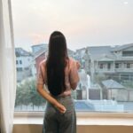 Nitanshi Goel Instagram - Believing in the beauty of my dreams🪞 #nitanshigoel #srinagar #srinagardiaries #december #dream #livingmybestlife #dreambig #winter #laapataaladies Bollywood , Celebrity , Laapataa ladies , Christmas , winter , new year Srinagar, Jammu and Kashmir