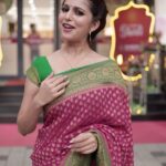Niveditha Gowda Instagram – This Diwali, I’m breaking the myth that gold is just traditional. It can be modern too! Join me in shopping for my modern gold look with unique antique pieces from Joyalukkas. This festive season, don’t forget to light up your Diwali with Joyalukkas and receive gift vouchers as you explore the latest collections and trends. @joyalukkas 
#ModernGold #DiwaliStyle #joyalukkas #JoyfulDiwaliFestival #celebratewithjoyalukkas #diwali