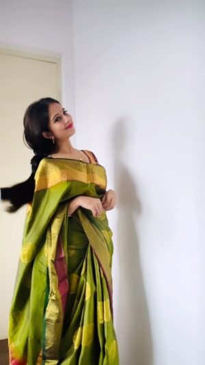 Niveditha Gowda Instagram - Love for saree never ends ♥️

#unakkuthaan #nivedithagowda #reelsinstagram #reelitfeelit #instagram
