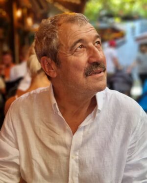 Nizam Namidar Instagram - #AteşKuşları nda bu akşam son buluşmamız. Bana kattığın yeni şeyler için candan teşekkürler #nizameyüboğlu.
@ayseyaziyor @nehirerdemhikayeleri  beni hayallerinize ortak ettiğiniz için teşekkürler. @benalce@bulentisbilen @anglaist  birlikte kotarmalar için teşekkürler
çok kıymetli meslektaşlarım @ilaydalisan @buraktozkoparan @handesoral @gorkemsevindik01 @erdemsanlii @emircubukcu1 @boncukyilmaz @goncacilasun @lilyairem @ergulmiray.mz @thesedefact , birlikte geçirdiğimiz sıcak çalışma ortamı için teşekkürler ve nice bol reytingli bölümlere dileklerimle sevgi ile kalın.
last but not least: tüm ateşkuşları izleyicilerine, all our fans;  teşekkürler, thanx a lot,  danke schön, şükran, gracia, hvala.....