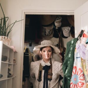 Noël Wells Instagram - i turned another age and Mia took some pics of me. Only comments about the hat please.
📸 @miamabanta