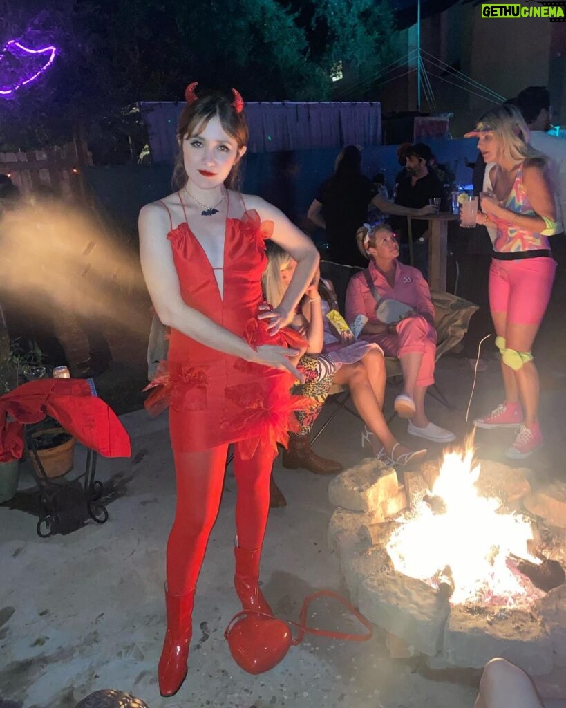 Noël Wells Instagram - yes my costume is sexy Carol Lombardini #happyhalloween