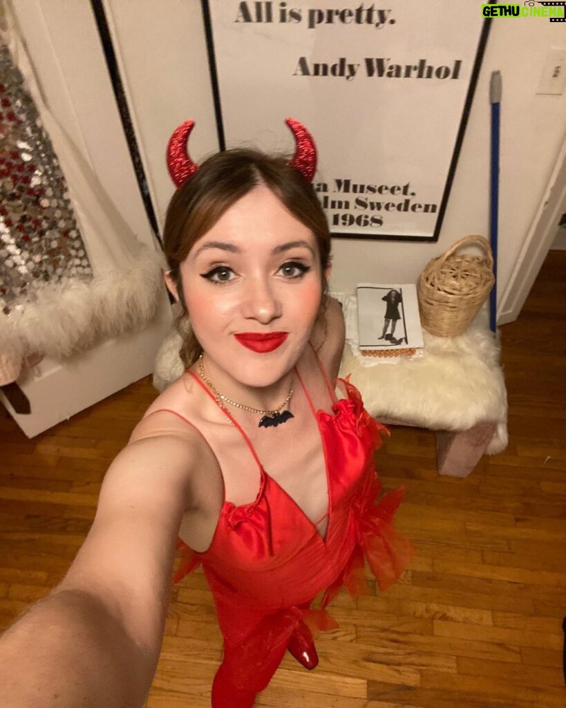 Noël Wells Instagram - yes my costume is sexy Carol Lombardini #happyhalloween