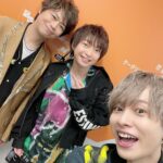 Nobuhiko Okamoto Instagram - キラフェス2日間ありがとう #伝説のノブグナル11回目の記念日をみんなで楽しんだ身 #伝説になる舞台とフェスのハシゴをかました自由くんのパフォーマンスやばみ #伝説級のゴッドスマイルに拝み #伝説の侍ことよっちんぱいせんと絡み #伝説的なカキオカの思い出の中に元神童が割り込み #伝説と謳われるその元神童の方は本当に素敵な方でありがたみ #伝説のパン食い声優とパン談義に励み #伝説を目指すユニットとりょへさんウィズミー