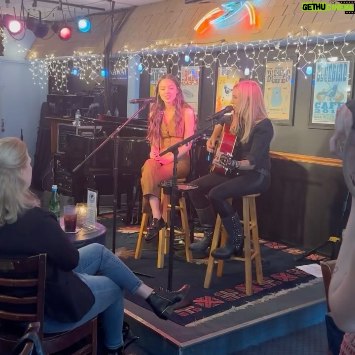 Olivia Rodrigo Instagram - pinch me! sang one of my favorite songs of all time with the greatest of all time @sherylcrow !!!! what an honor!!!! ❤️‍🩹❤️‍🩹❤️‍🩹❤️‍🩹 Bluebird Cafe