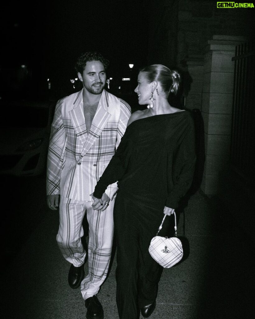 Olivier Dion Instagram - Soir de gala with my partner in crime 🌹 📸: @rosalietellier Glam team: Dress @maisonlprn Suit @viviennewestwood from @ssensemontreal Mua @makeupby.sonia Hair @brookecolours @pinklablondeclub ADISQ