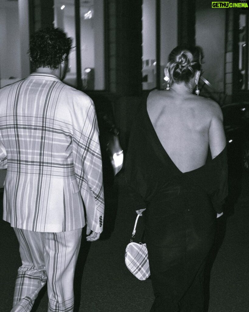 Olivier Dion Instagram - Soir de gala with my partner in crime 🌹 📸: @rosalietellier Glam team: Dress @maisonlprn Suit @viviennewestwood from @ssensemontreal Mua @makeupby.sonia Hair @brookecolours @pinklablondeclub ADISQ