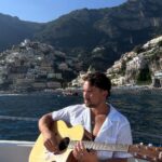 Olivier Dion Instagram – J’ai sûrement écrit cette chanson pour la chanter ici 🌞 Positano, Amalfi Coast, Italy