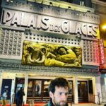Pablo Mira Instagram - Bon bah, c’est la fin de la résidence au @palais_des_glaces 38 dates pour 38 complets. Vous m’avez régalé comme jamais. Merci d’être venus aussi nombreux et avec une facétie labellisée AOC. Paris, on se revoit en décembre 2024 aux @foliesbergere_officiel et ensuite je retournerai dans ma chaumière de la Comté avec Frodon et Sam. Besos @pow_pow_pow_presents @a.montourprod Détresse