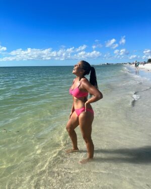 Page Turner Instagram - Gearing up for 2024 & getting in my Vitamin Sea …

Vision: Crystal Clear .. Adjusting to this 50 thAng day x day & feeling grateful … 🙄🤣💫
.
.
.
.
With my pretty baby @quinkybinky