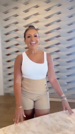 Page Turner Instagram - OMGGGGG — Fam, yesterday was my Daddy’s Bday (good ole Papa Gene, whew I was a Daddy’s girl!) AND I celebrated TWENTY YEARS as a FULL-TIME Real Estate Agent (licensed in 3 states by the way 💅🏽🙌🏽) & real estate has been GOOD TO ME! 

As a single Mama with 3 babies under 16 months & not a dime in any type of support (can a Sista just get a lunch break 🤣), I was able to put all 3 of my daughters through private school AND top universities AND I beat the recessions tail ALL from my main real estate income! 

And after my years of flipping in the South and now in CA, I’m able to be 50 and catching my dreams!! 

… And let me say this … I have heard you asking me to help you!! 

🥁 So here it is … If you are tired of feeling overwhelmed, and scared to take the leap into the house flipping business because you just want to know HOW… 

You no longer need to be stuck becauseeeeeee The Intro to Flipping Blueprint is HERE!!! I’ve got you & this is ONE of your problems I can help you solve!! 

OMGGG Click the link in my bio and get started today —> I’ll help tou find financing, learn the fundamentals of flipping, and most importantly give you a solid foundation of how to start and shift your mindset for success!!! 

Let’s. Go. 

It’s our time.