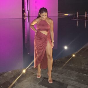 Page Turner Instagram - Experiencing Peace + Plenty with likes of mind .. Dinner in the Nido nest was amazing …. ❤️Sisters 
.
.
.
And I’m also experiencing a sweat spot on my dress  because that Cabo heat did not play with your girl 🤣🤣🤣 #prettylikealady #sweatlikeaman 🤣🙋🏽‍♀️🫣 #athlete #mybodythoughtitwastimetoworkout 🤣🤣