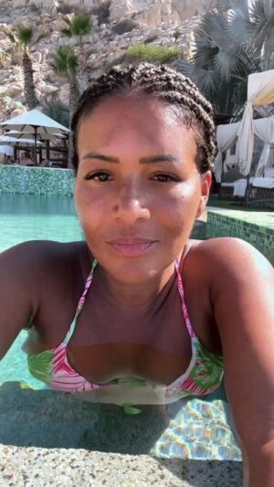Page Turner Instagram - Hola from Paradise!  Just want to sneak in on my vacay and say hiiiii!!