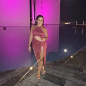 Page Turner Instagram - Experiencing Peace + Plenty with likes of mind .. Dinner in the Nido nest was amazing …. ❤️Sisters 
.
.
.
And I’m also experiencing a sweat spot on my dress  because that Cabo heat did not play with your girl 🤣🤣🤣 #prettylikealady #sweatlikeaman 🤣🙋🏽‍♀️🫣 #athlete #mybodythoughtitwastimetoworkout 🤣🤣