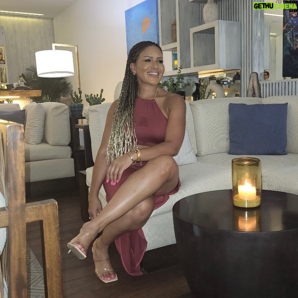 Page Turner Instagram - Experiencing Peace + Plenty with likes of mind .. Dinner in the Nido nest was amazing …. ❤️Sisters . . . And I’m also experiencing a sweat spot on my dress because that Cabo heat did not play with your girl 🤣🤣🤣 #prettylikealady #sweatlikeaman 🤣🙋🏽‍♀️🫣 #athlete #mybodythoughtitwastimetoworkout 🤣🤣 Hotel Viceroy Los Cabos
